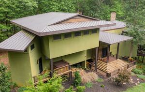 Architectural Retreat with Panoramic Views - Huddleston, Virginia
