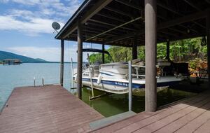 Architectural Retreat with Panoramic Views - Huddleston, Virginia