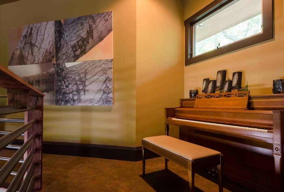 Architectural Retreat with Panoramic Views - Huddleston, Virginia