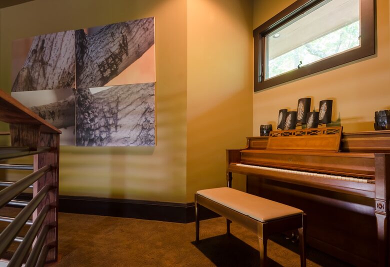 Architectural Retreat with Panoramic Views - Huddleston, Virginia