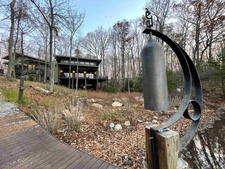 Architectural Retreat with Panoramic Views - Huddleston, Virginia
