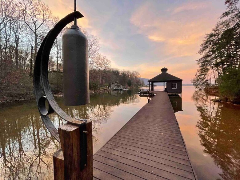 Architectural Retreat with Panoramic Views - Huddleston, Virginia