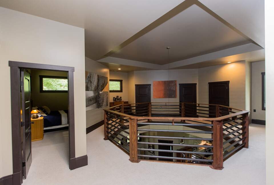 Architectural Retreat with Panoramic Views - Huddleston, Virginia