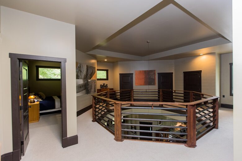 Architectural Retreat with Panoramic Views - Huddleston, Virginia