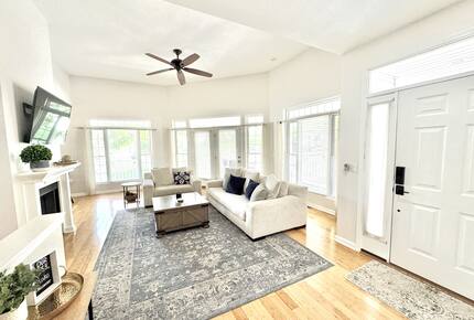 Peaceful Lake of the Ozarks Retreat with Wraparound Porch - Sunrise beach, Missouri