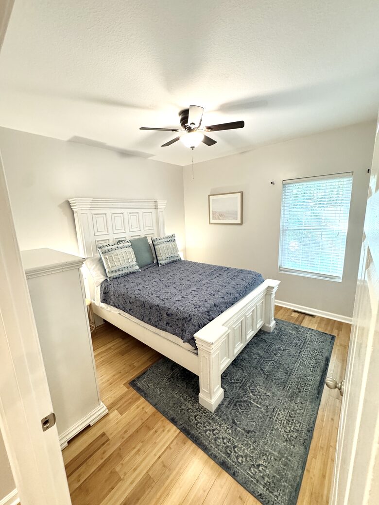 2nd queen bedroom on the main level