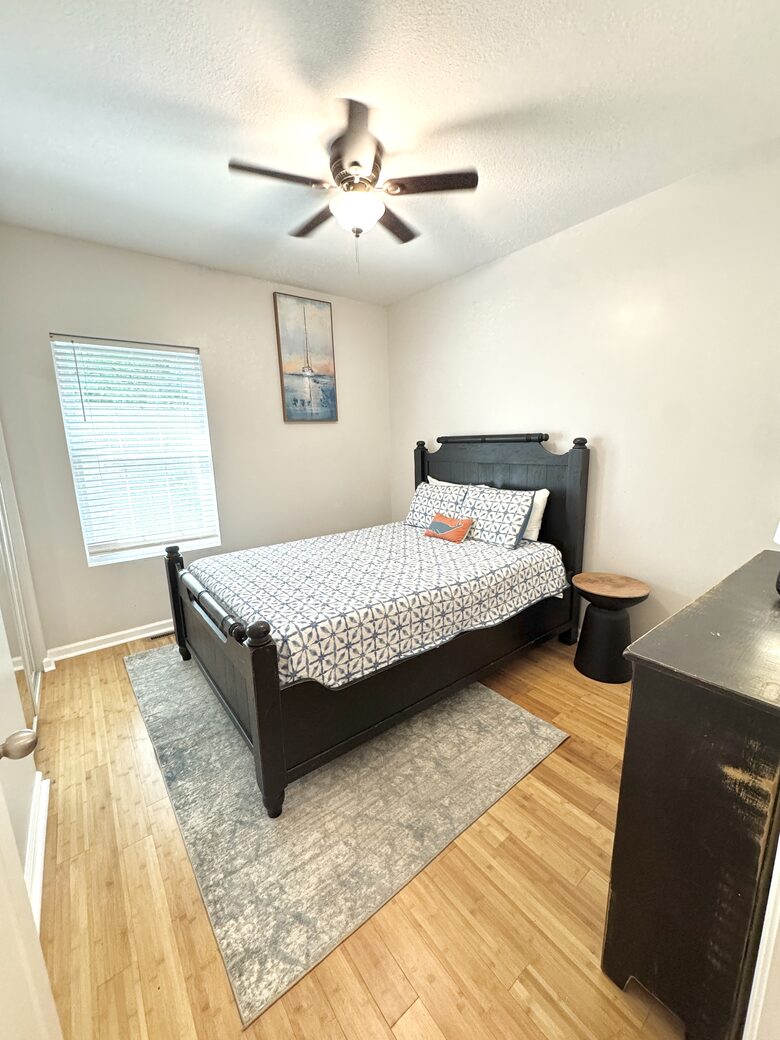 3rd queen bedroom on the main level