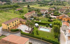 Refined Farmhouse with Private Gardens - Castelnuovo Magra, Italy