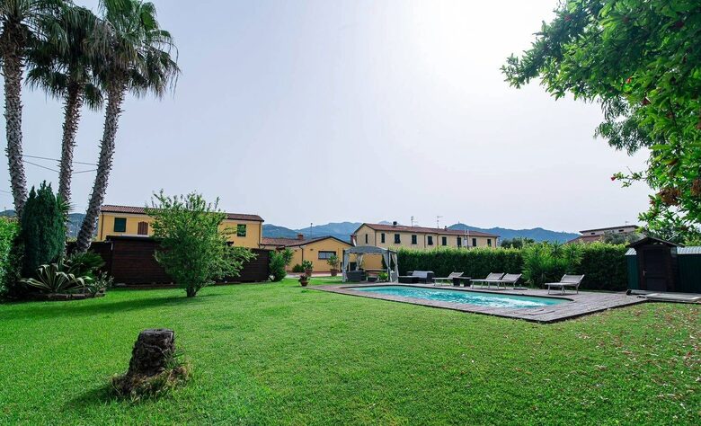 Refined Farmhouse with Private Gardens - Castelnuovo Magra, Italy