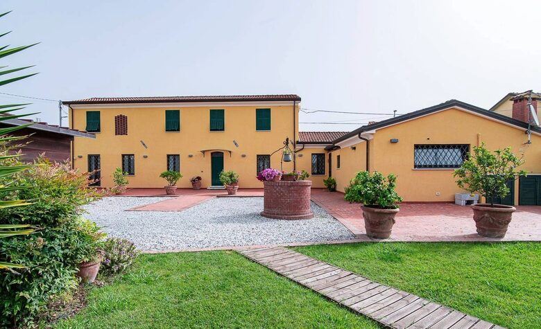 Refined Farmhouse with Private Gardens - Castelnuovo Magra, Italy