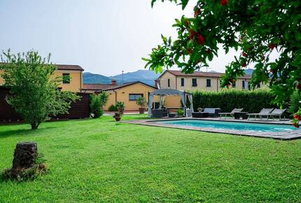 Refined Farmhouse with Private Gardens - Castelnuovo Magra, Italy