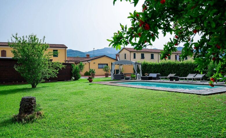 Refined Farmhouse with Private Gardens - Castelnuovo Magra, Italy
