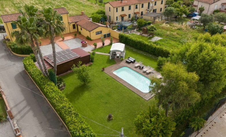 Refined Farmhouse with Private Gardens - Castelnuovo Magra, Italy