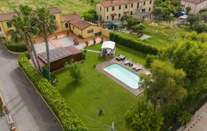 Refined Farmhouse with Private Gardens - Castelnuovo Magra, Italy
