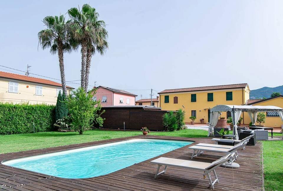 Refined Farmhouse with Private Gardens - Castelnuovo Magra, Italy