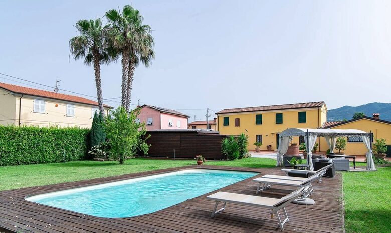 Refined Farmhouse with Private Gardens - Castelnuovo Magra, Italy