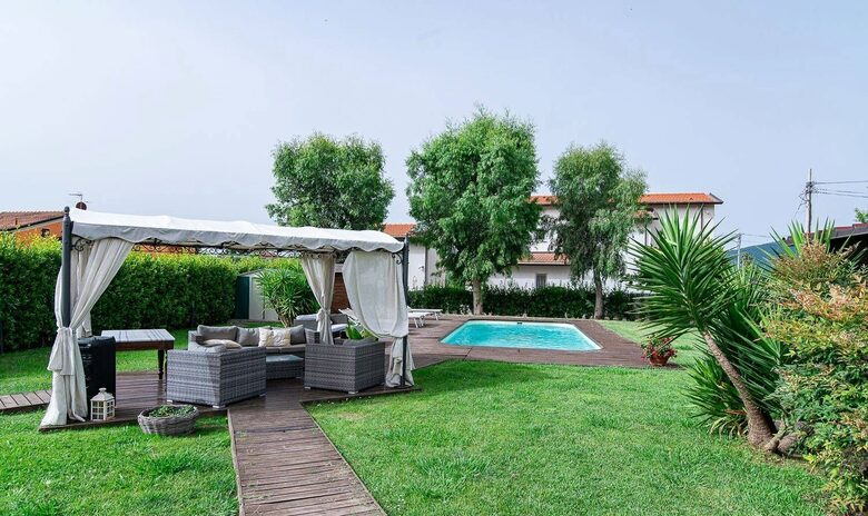 Refined Farmhouse with Private Gardens - Castelnuovo Magra, Italy