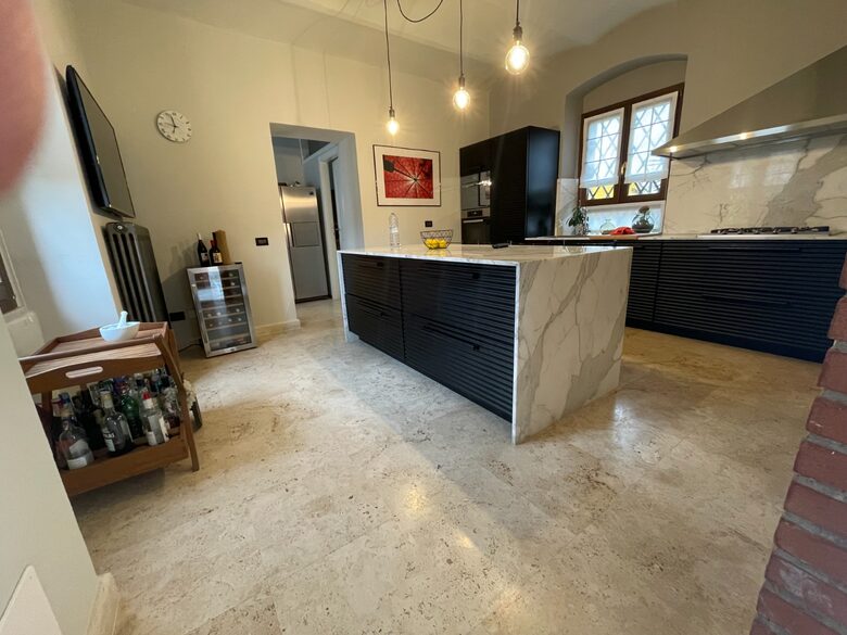 Refined Farmhouse with Private Gardens - Castelnuovo Magra, Italy