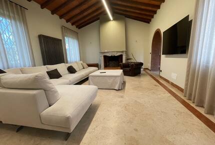 Refined Farmhouse with Private Gardens - Castelnuovo Magra, Italy
