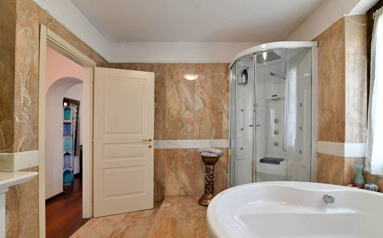 Refined Farmhouse with Private Gardens - Castelnuovo Magra, Italy