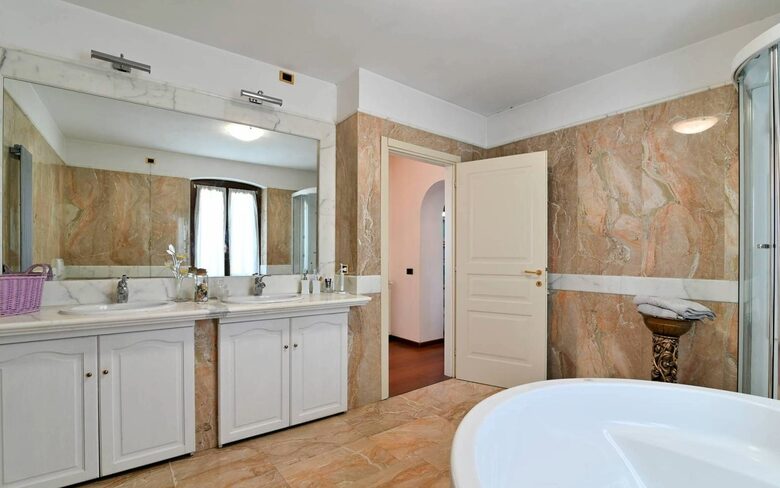 Refined Farmhouse with Private Gardens - Castelnuovo Magra, Italy