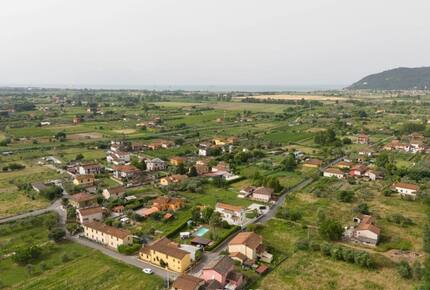 Refined Farmhouse with Private Gardens - Castelnuovo Magra, Italy