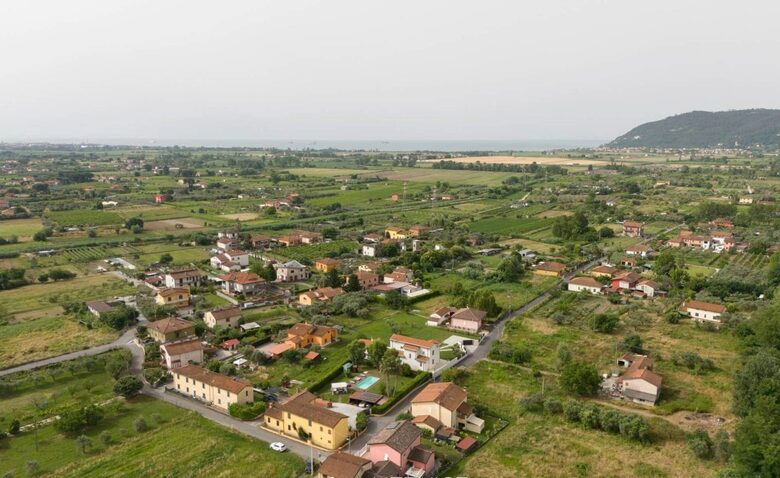 Refined Farmhouse with Private Gardens - Castelnuovo Magra, Italy