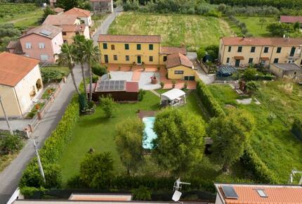 Refined Farmhouse with Private Gardens - Castelnuovo Magra, Italy