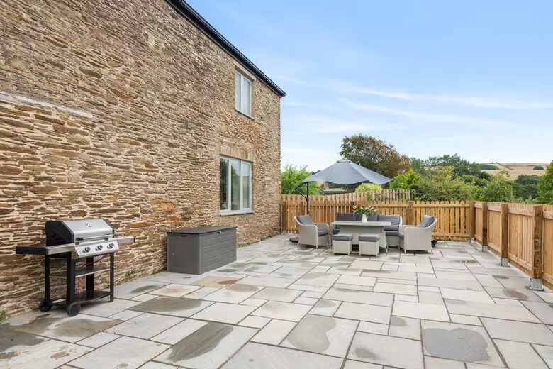 Elegant Stone Barn Retreat in South Milton - South Milton Devon, United Kingdom