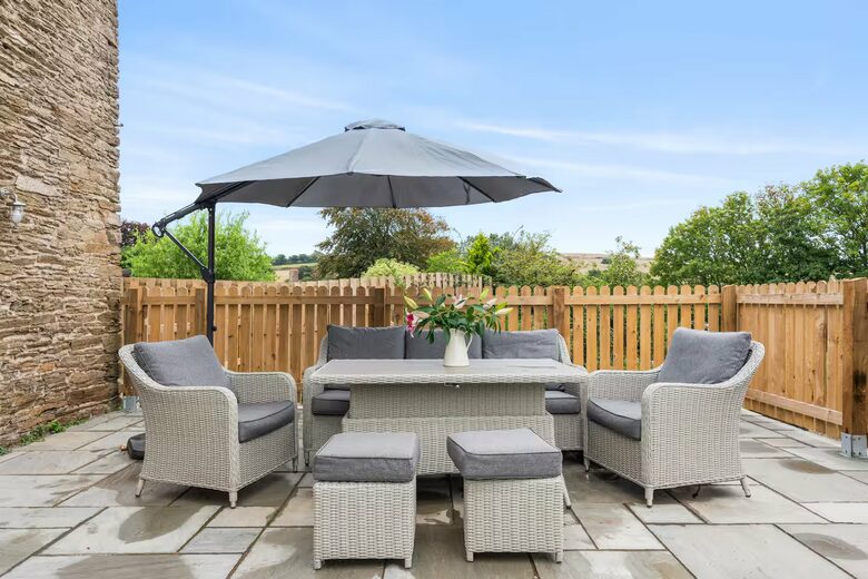 Elegant Stone Barn Retreat in South Milton - South Milton Devon, United Kingdom