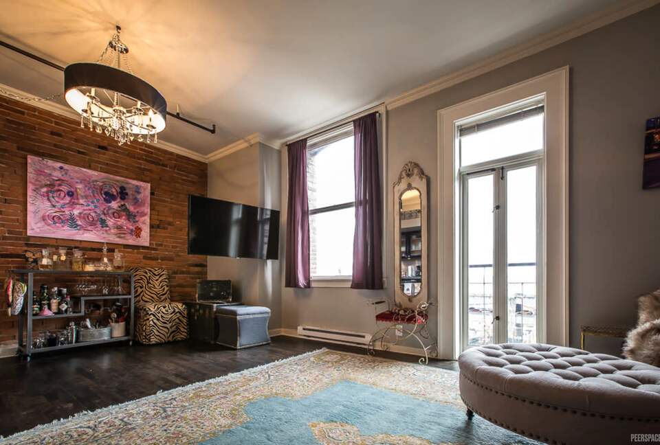 Chic Downtown Seattle Loft with Vintage Charm - Seattle, Washington