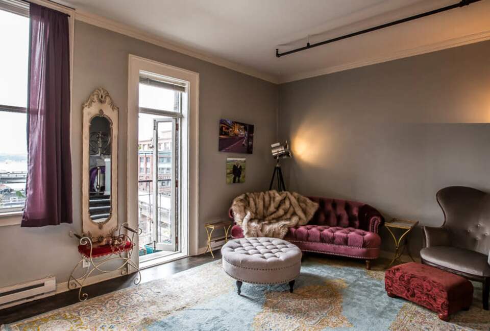 Chic Downtown Seattle Loft with Vintage Charm - Seattle, Washington