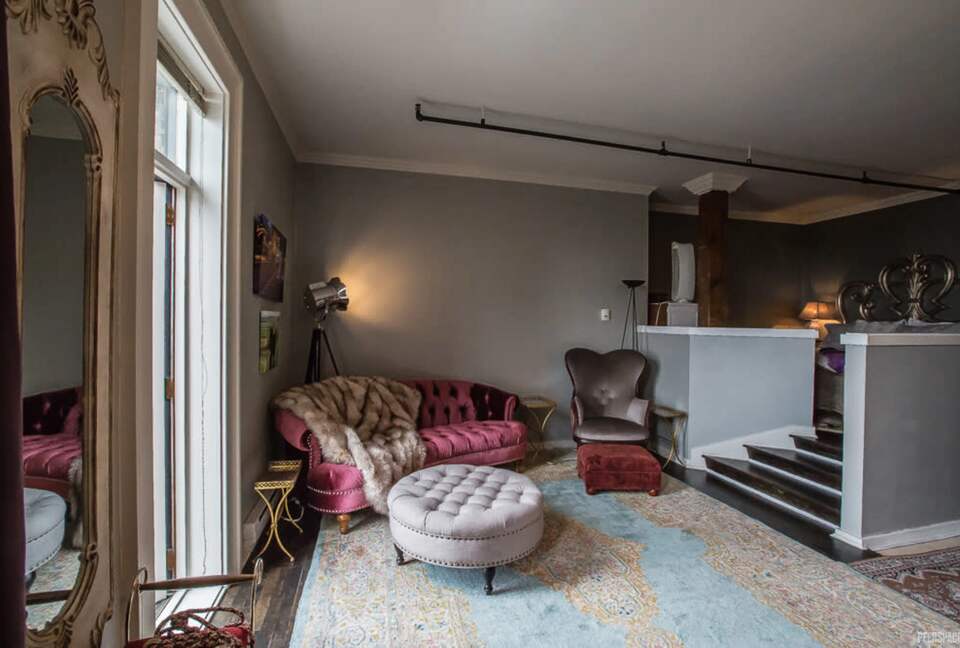 Chic Downtown Seattle Loft with Vintage Charm - Seattle, Washington