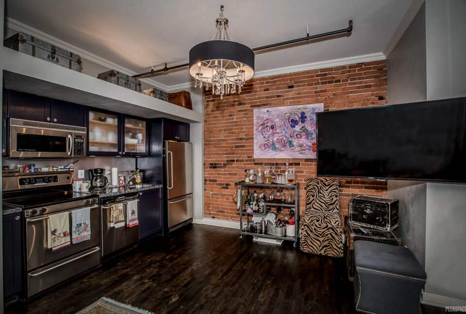 Chic Downtown Seattle Loft with Vintage Charm - Seattle, Washington