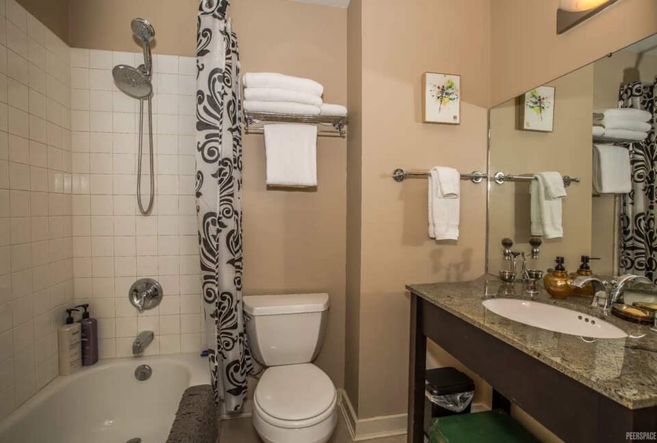 Chic Downtown Seattle Loft with Vintage Charm - Seattle, Washington