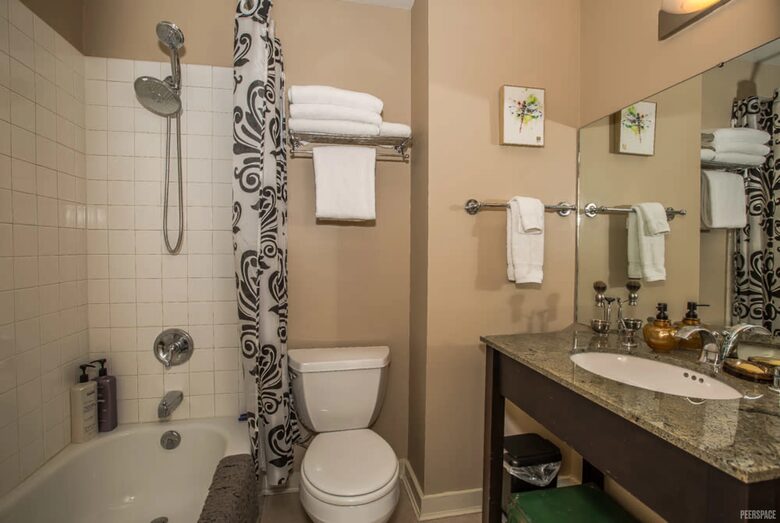 Chic Downtown Seattle Loft with Vintage Charm - Seattle, Washington