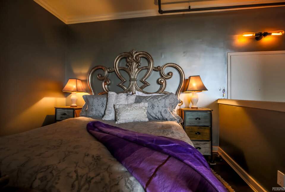 Chic Downtown Seattle Loft with Vintage Charm - Seattle, Washington