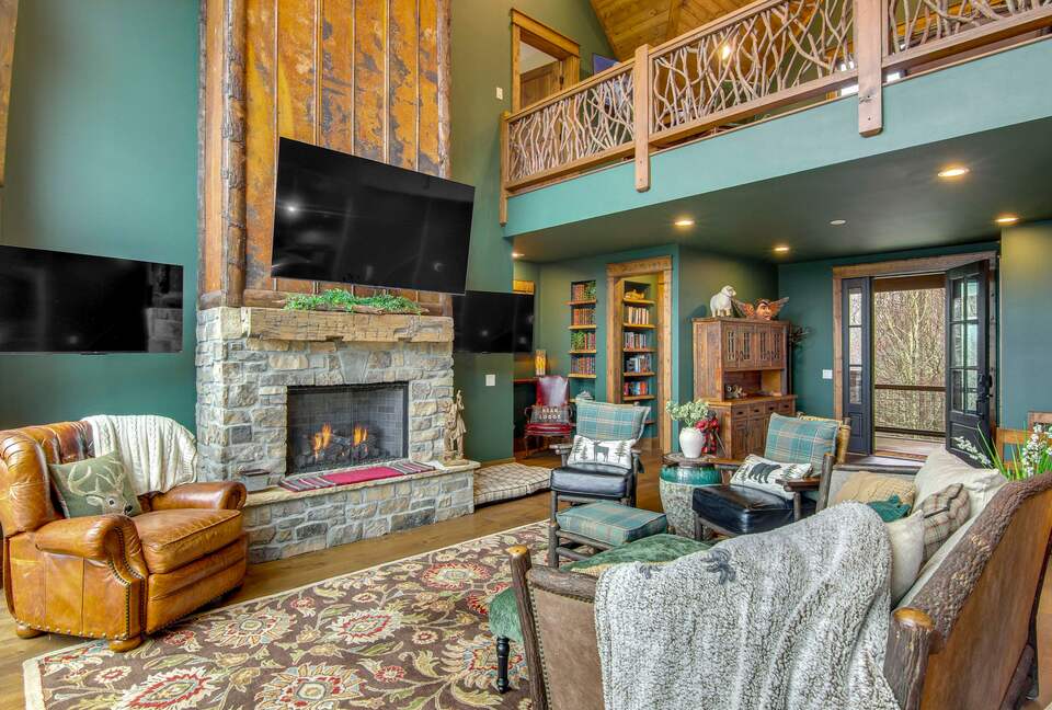 Rustic-Modern Mountain Haven near Waterfalls, Trails & Lake Glenville - Welcome to Fox and Fern Lodge - Glenville, North Carolina