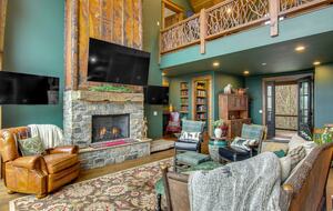 Rustic-Modern Mountain Haven near Waterfalls, Trails & Lake Glenville - Welcome to Fox and Fern Lodge - Glenville, North Carolina