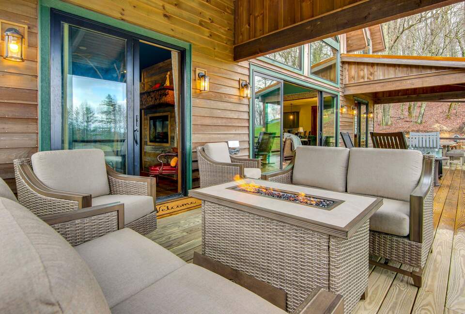 Rustic-Modern Mountain Haven near Waterfalls, Trails & Lake Glenville - Welcome to Fox and Fern Lodge - Glenville, North Carolina