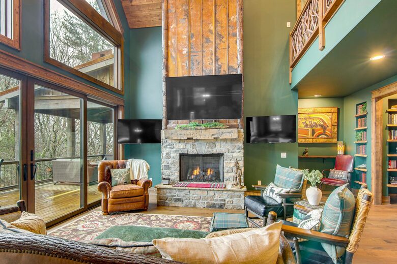 Rustic-Modern Mountain Haven near Waterfalls, Trails & Lake Glenville - Welcome to Fox and Fern Lodge - Glenville, North Carolina