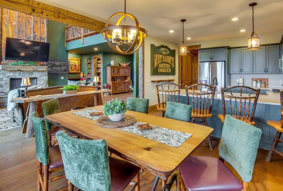 Rustic-Modern Mountain Haven near Waterfalls, Trails & Lake Glenville - Welcome to Fox and Fern Lodge - Glenville, North Carolina