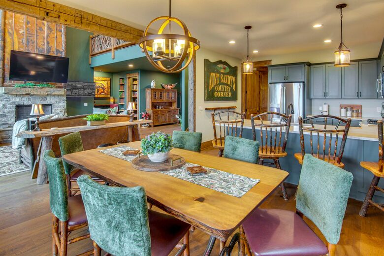 Rustic-Modern Mountain Haven near Waterfalls, Trails & Lake Glenville - Welcome to Fox and Fern Lodge - Glenville, North Carolina