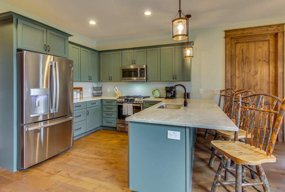 Rustic-Modern Mountain Haven near Waterfalls, Trails & Lake Glenville - Welcome to Fox and Fern Lodge - Glenville, North Carolina