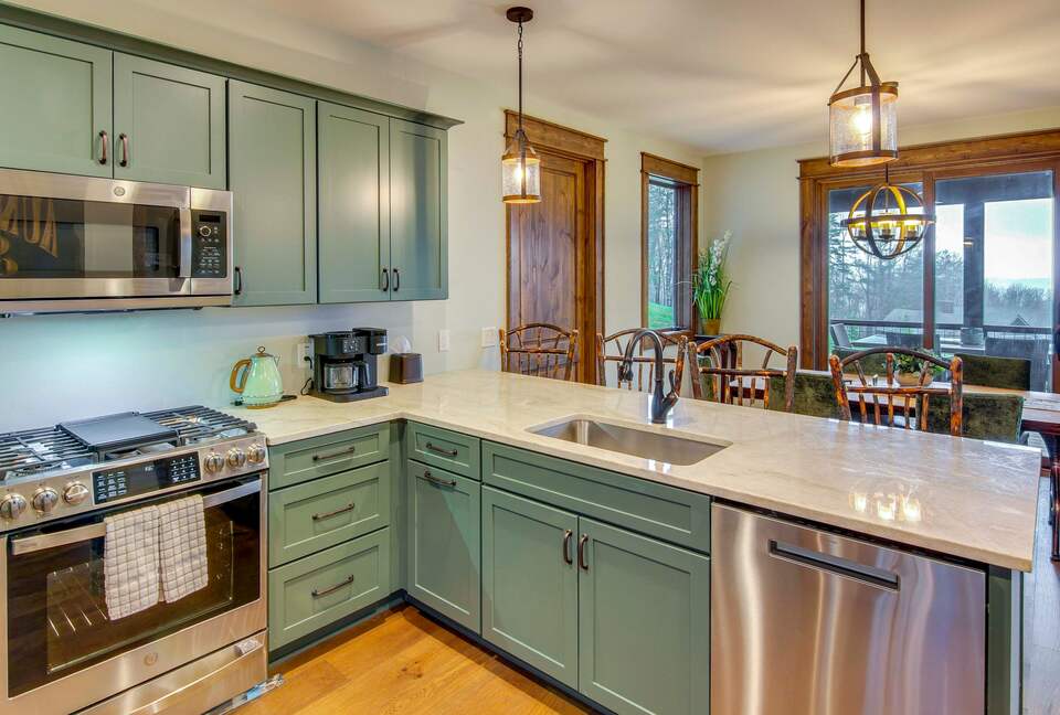 Rustic-Modern Mountain Haven near Waterfalls, Trails & Lake Glenville - Welcome to Fox and Fern Lodge - Glenville, North Carolina