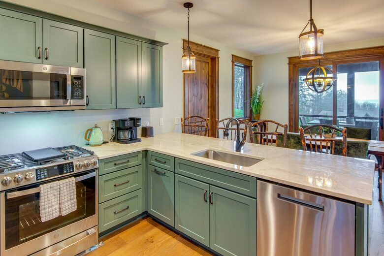 Rustic-Modern Mountain Haven near Waterfalls, Trails & Lake Glenville - Welcome to Fox and Fern Lodge - Glenville, North Carolina