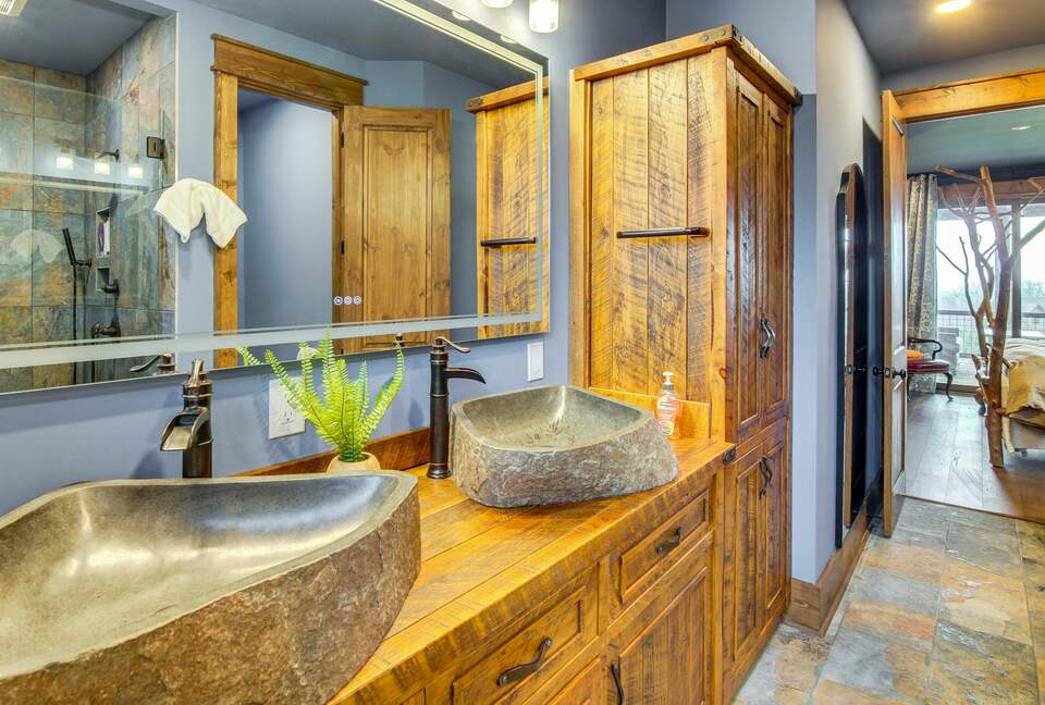 Rustic-Modern Mountain Haven near Waterfalls, Trails & Lake Glenville - Welcome to Fox and Fern Lodge - Glenville, North Carolina