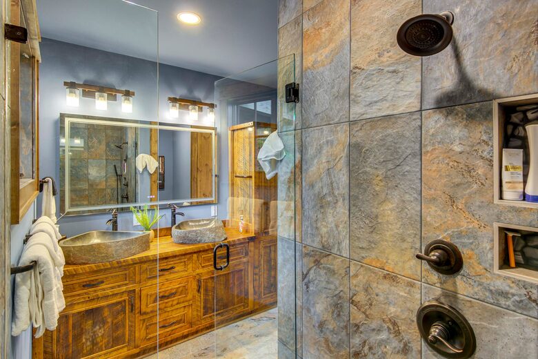 Rustic-Modern Mountain Haven near Waterfalls, Trails & Lake Glenville - Welcome to Fox and Fern Lodge - Glenville, North Carolina