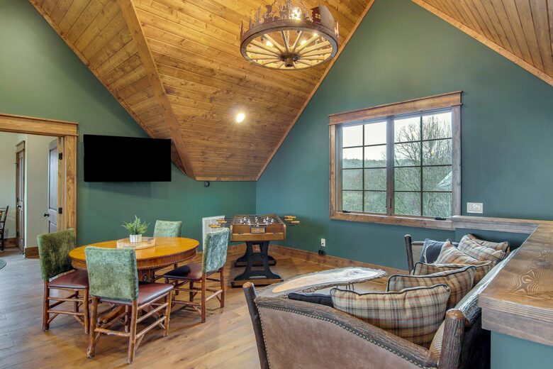 Rustic-Modern Mountain Haven near Waterfalls, Trails & Lake Glenville - Welcome to Fox and Fern Lodge - Glenville, North Carolina