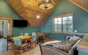 Rustic-Modern Mountain Haven near Waterfalls, Trails & Lake Glenville - Welcome to Fox and Fern Lodge - Glenville, North Carolina
